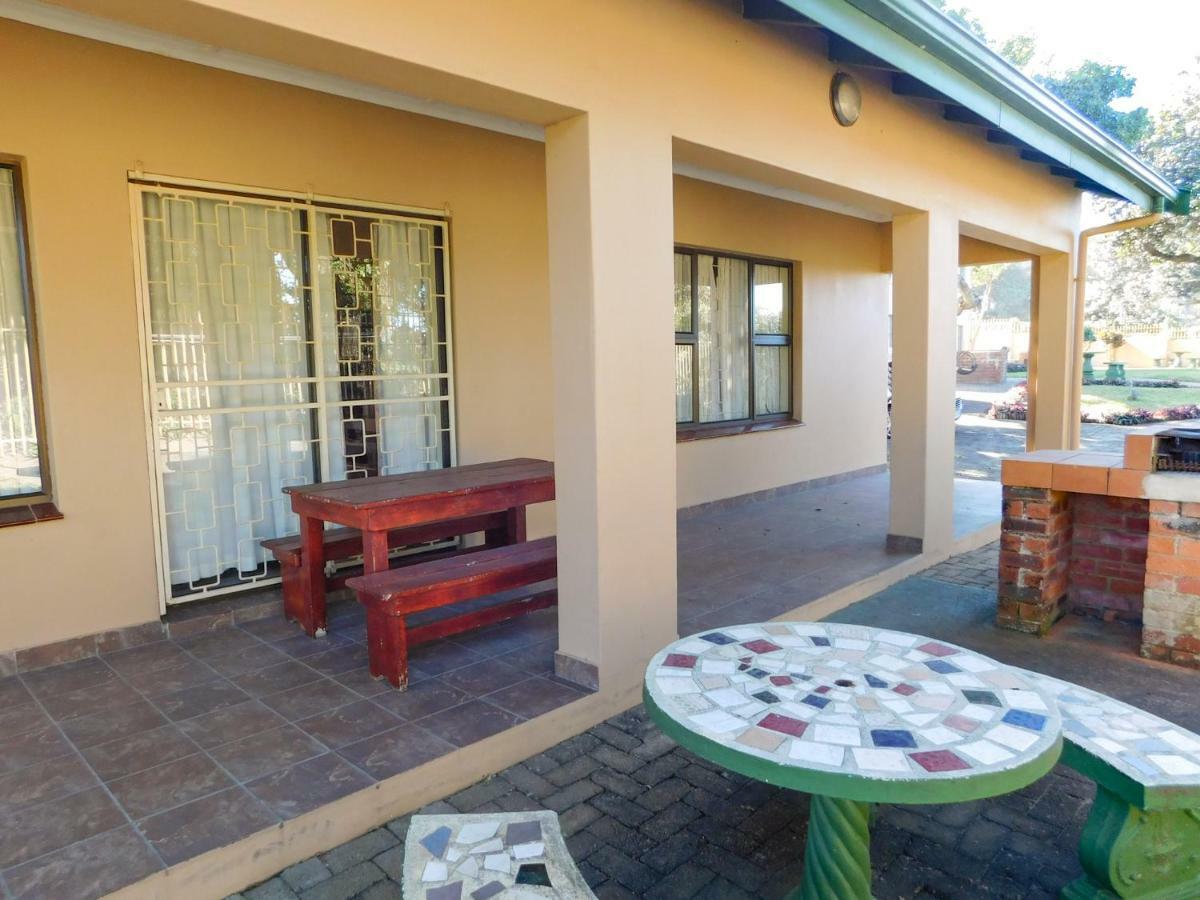 Mama Mia Cottages Oslo Beach Port Shepstone Bagian luar foto