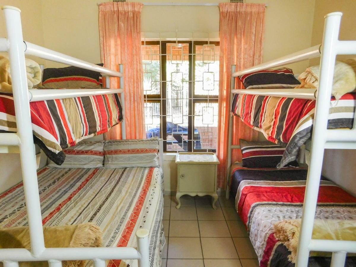 Mama Mia Cottages Oslo Beach Port Shepstone Bagian luar foto