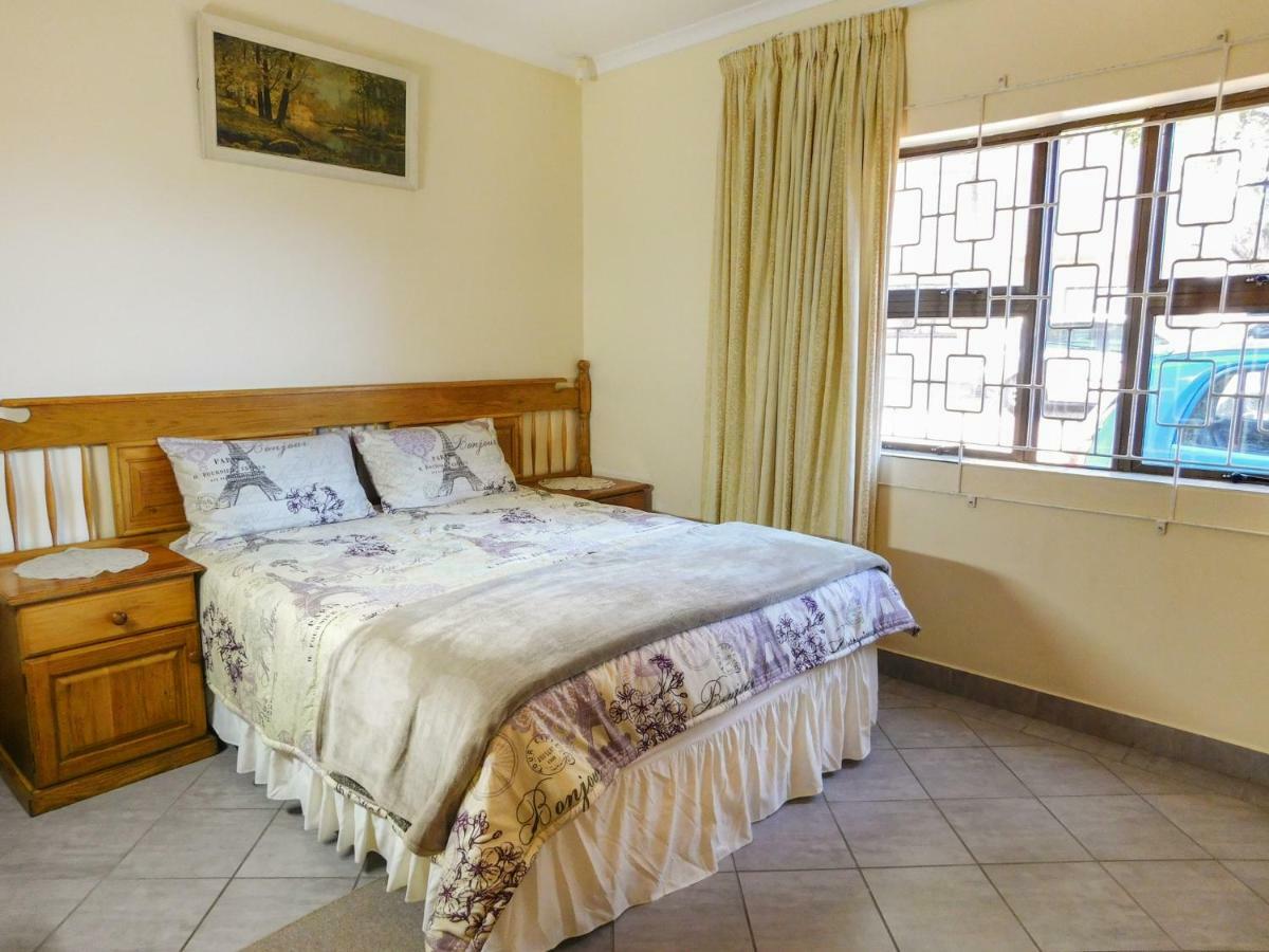 Mama Mia Cottages Oslo Beach Port Shepstone Bagian luar foto