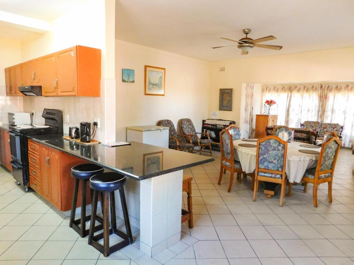 Mama Mia Cottages Oslo Beach Port Shepstone Bagian luar foto