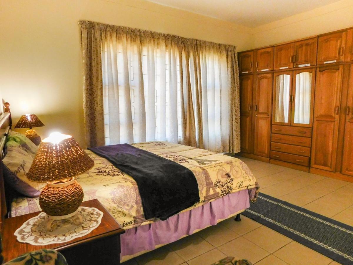 Mama Mia Cottages Oslo Beach Port Shepstone Bagian luar foto
