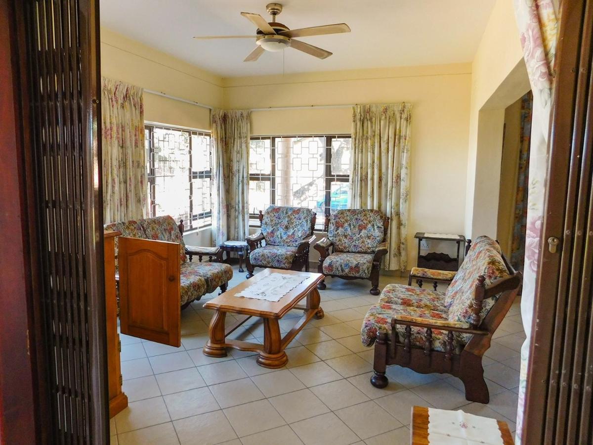Mama Mia Cottages Oslo Beach Port Shepstone Bagian luar foto