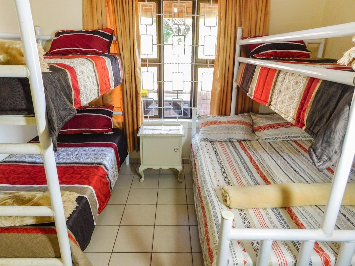 Mama Mia Cottages Oslo Beach Port Shepstone Bagian luar foto
