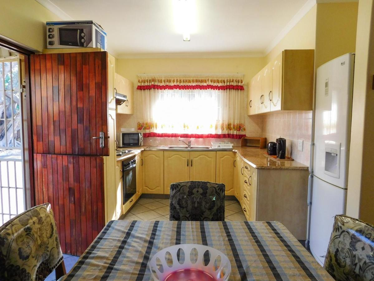 Mama Mia Cottages Oslo Beach Port Shepstone Bagian luar foto